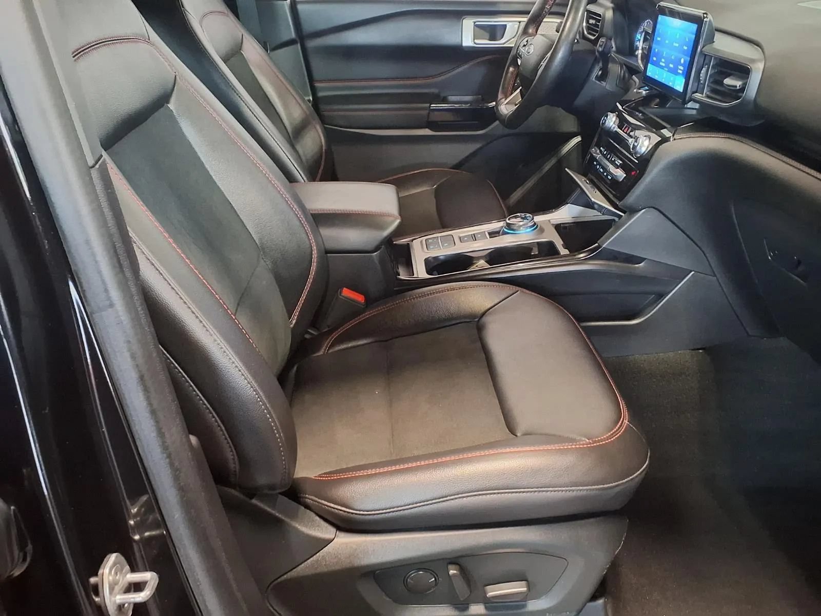 Used 2023 Ford Explorer ST-Line RWD image 13