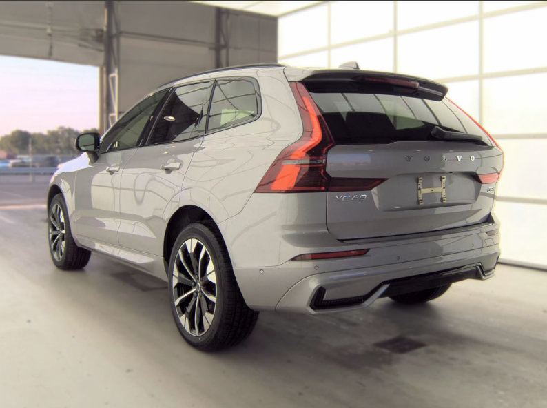 Used 2026 Volvo XC60 B5 Plus AWD/4WD image 3
