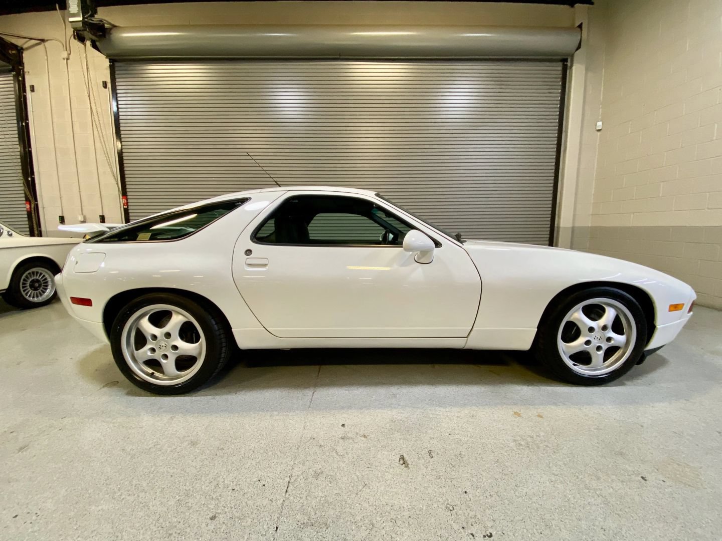 Used 1994 Porsche 928 GTS RWD image 15