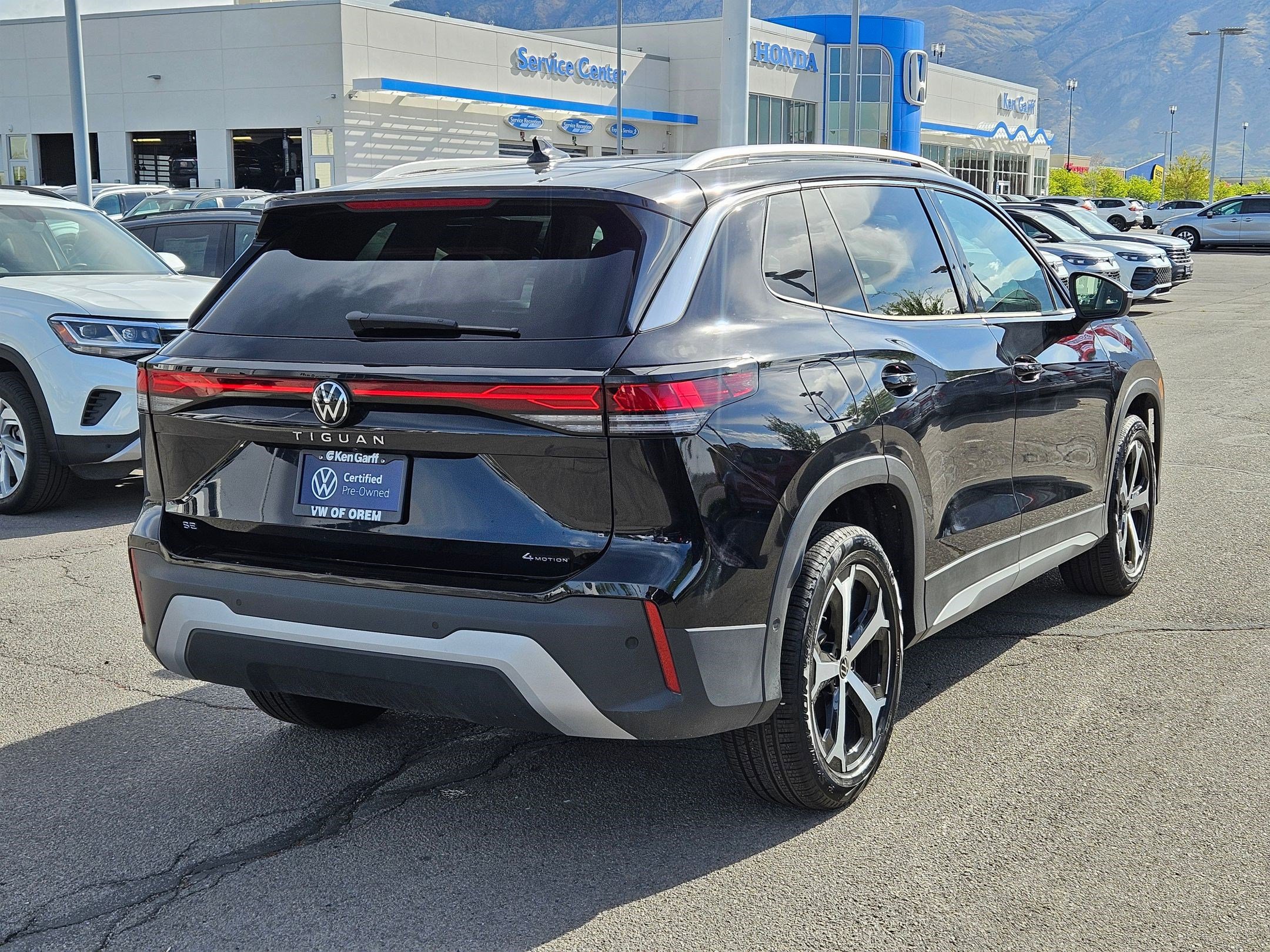 Used 2026 Volkswagen Tiguan SE image 3