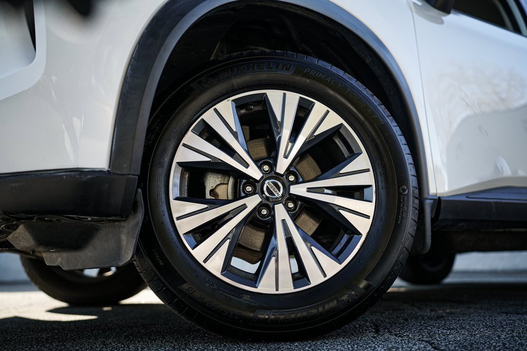 Used 2021 Nissan Rogue SV image 18