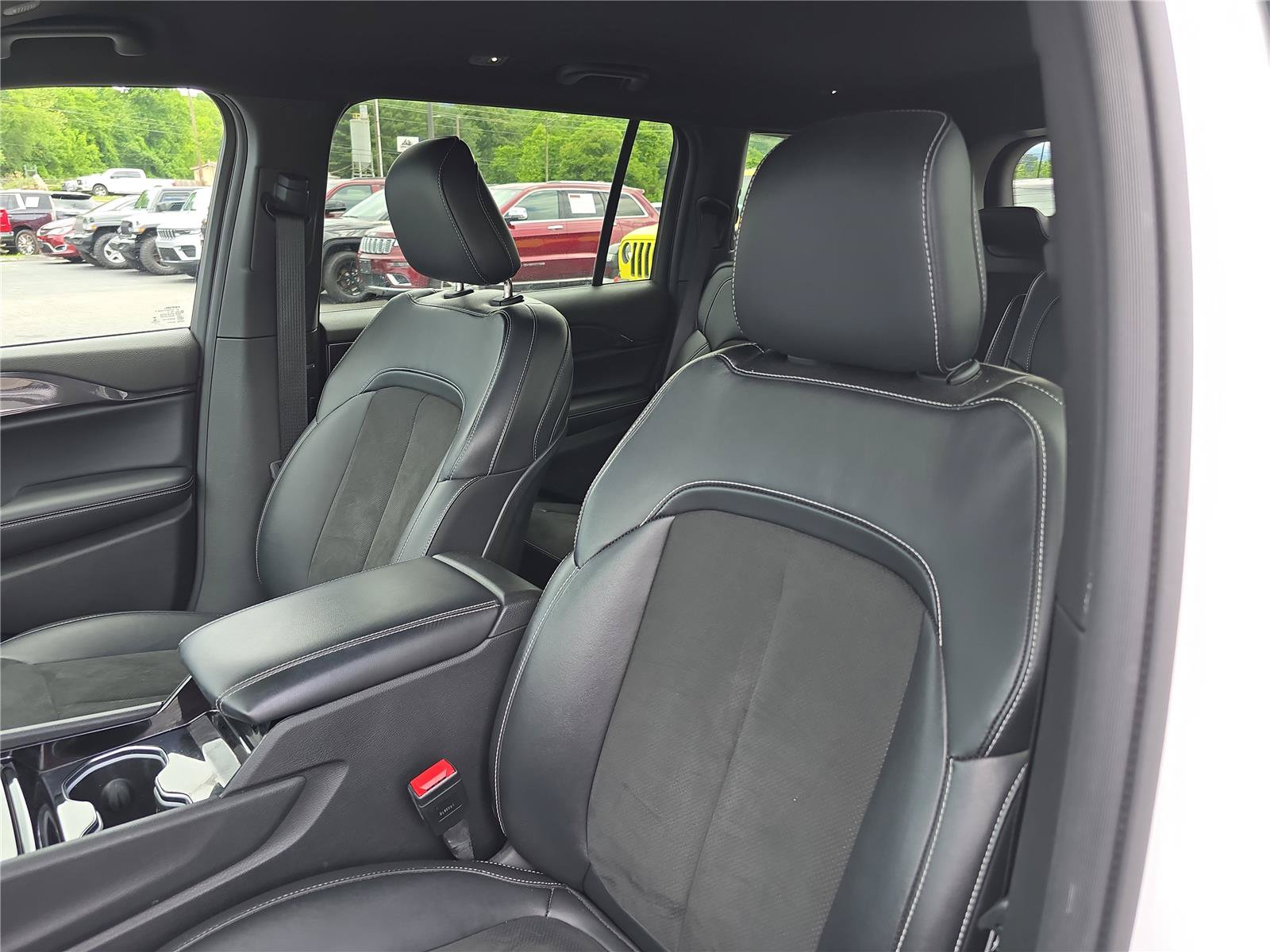 Used 2022 Jeep Grand Cherokee L Laredo AWD/4WD image 20