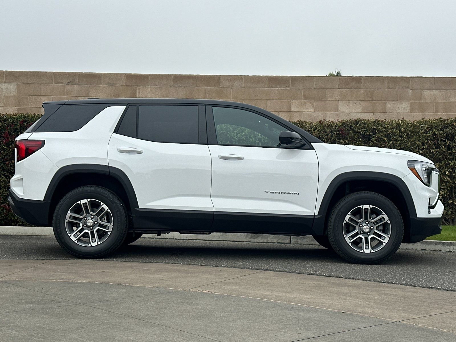 New 2026 GMC Terrain Elevation w/ Technology Package II AWD/4WD video 3