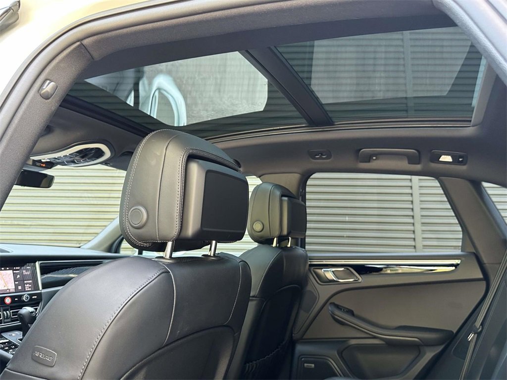 Used 2025 Porsche Macan image 15