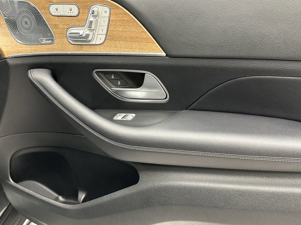 Used 2020 Mercedes-Benz GLS 450 4MATIC image 16