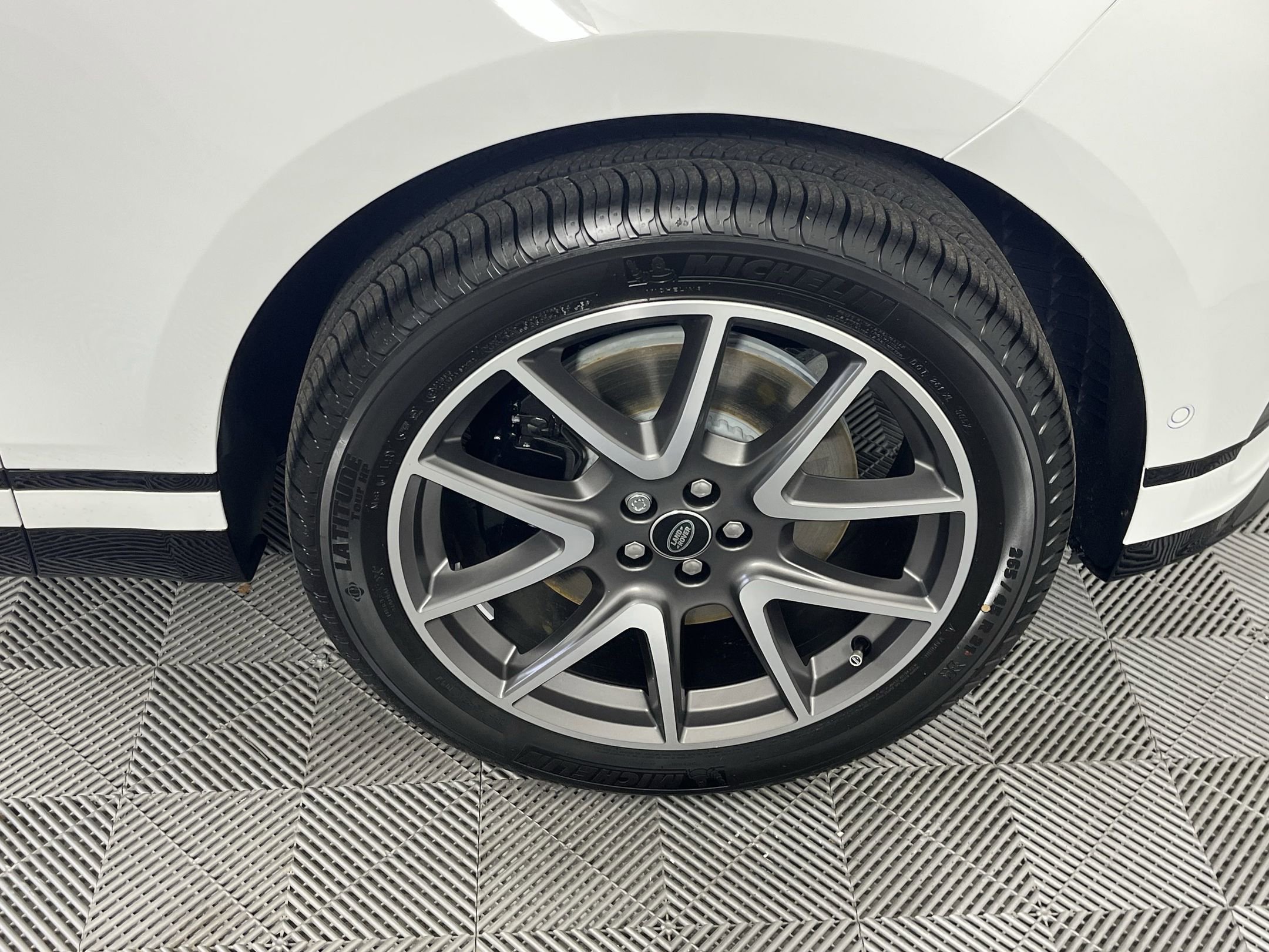 New 2026 Land Rover Range Rover Velar Dynamic SE image 10