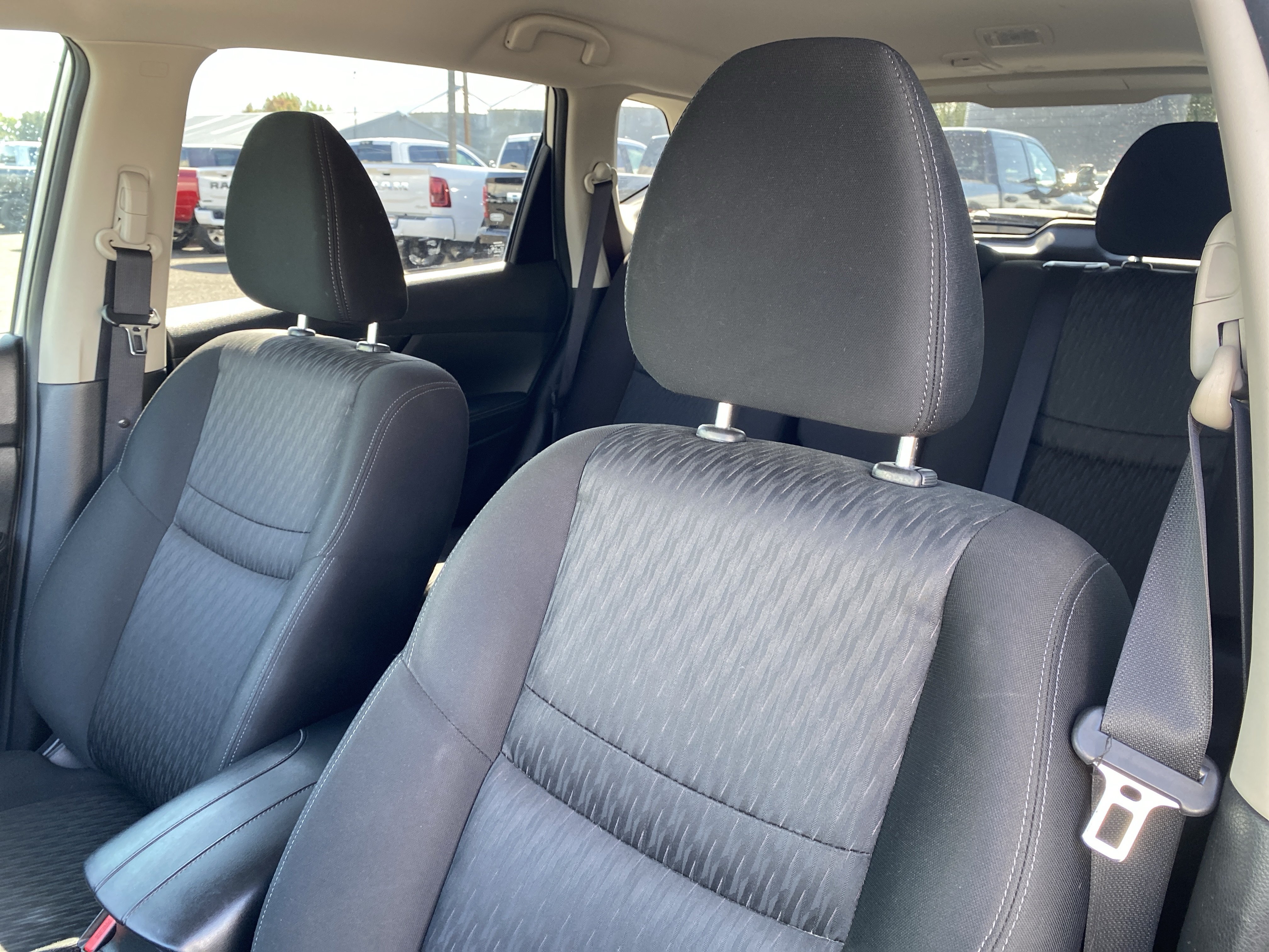 Used 2020 Nissan Rogue SV FWD image 12