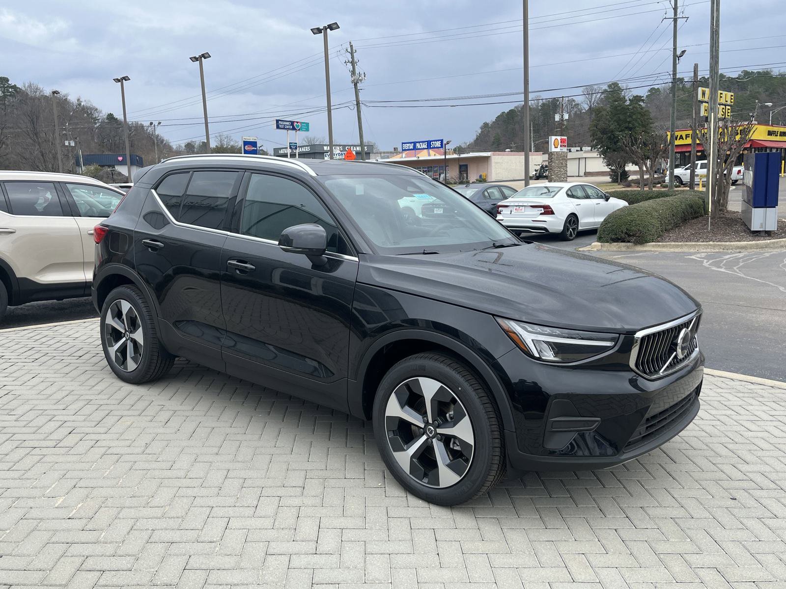 New 2025 Volvo XC40 B5 Core w/ Protection Package Premier image 6