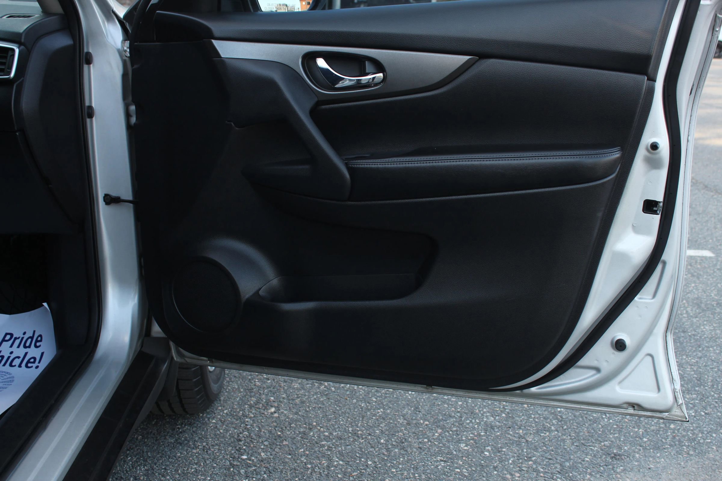 Used 2015 Nissan Rogue SV AWD/4WD image 18