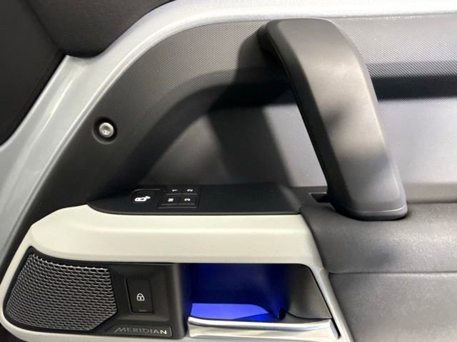 Used 2020 Land Rover Defender 110 SE image 35