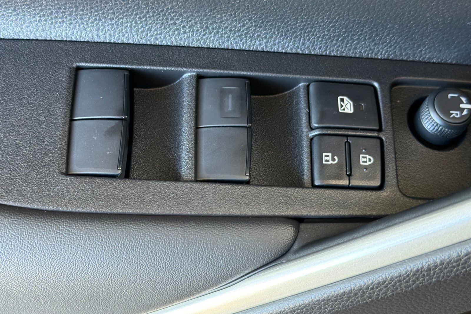New 2026 Toyota Corolla Cross AWD Hybrid w/ Moonroof Package image 9
