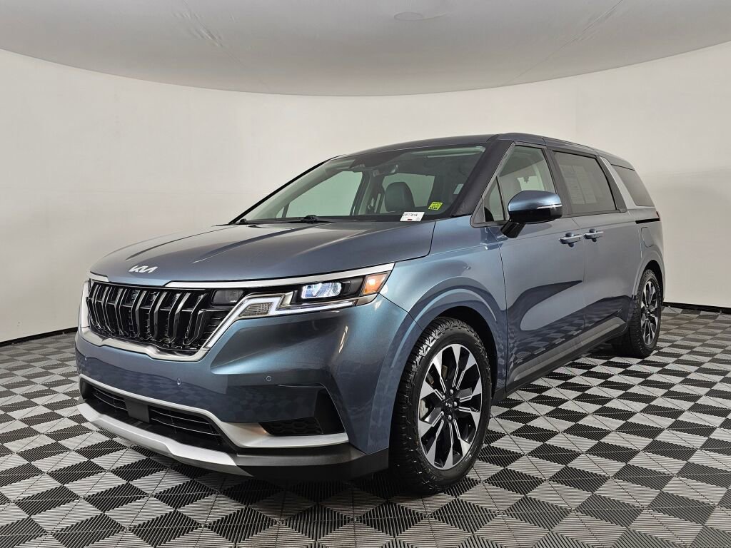 Used 2024 Kia Carnival EX image 7