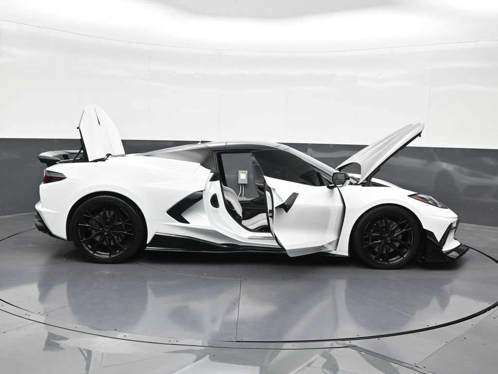 Used 2025 Chevrolet Corvette Stingray Preferred Conv w/ Z51 Performance Package RWD image 35