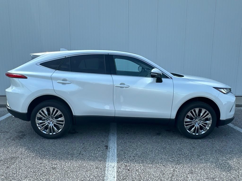 Used 2024 Toyota Venza Limited AWD/4WD image 9