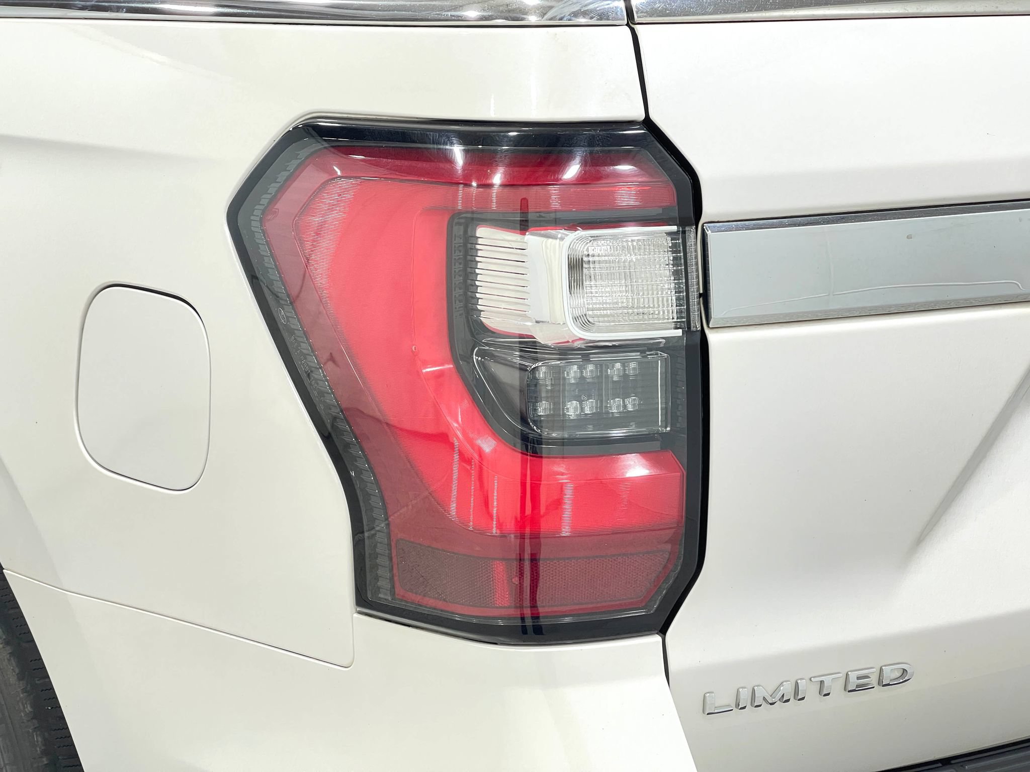 Used 2019 Ford Expedition Limited w/ Equipment Group 302A AWD/4WD image 35
