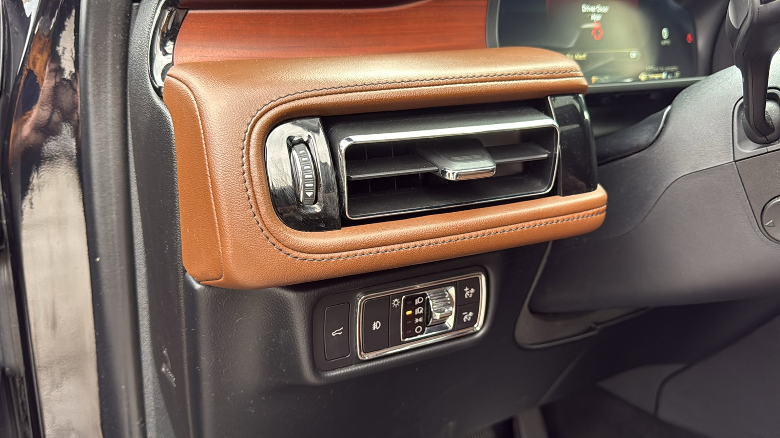 Used 2020 Lincoln Aviator Reserve w/ Equipment Group 201A image 12