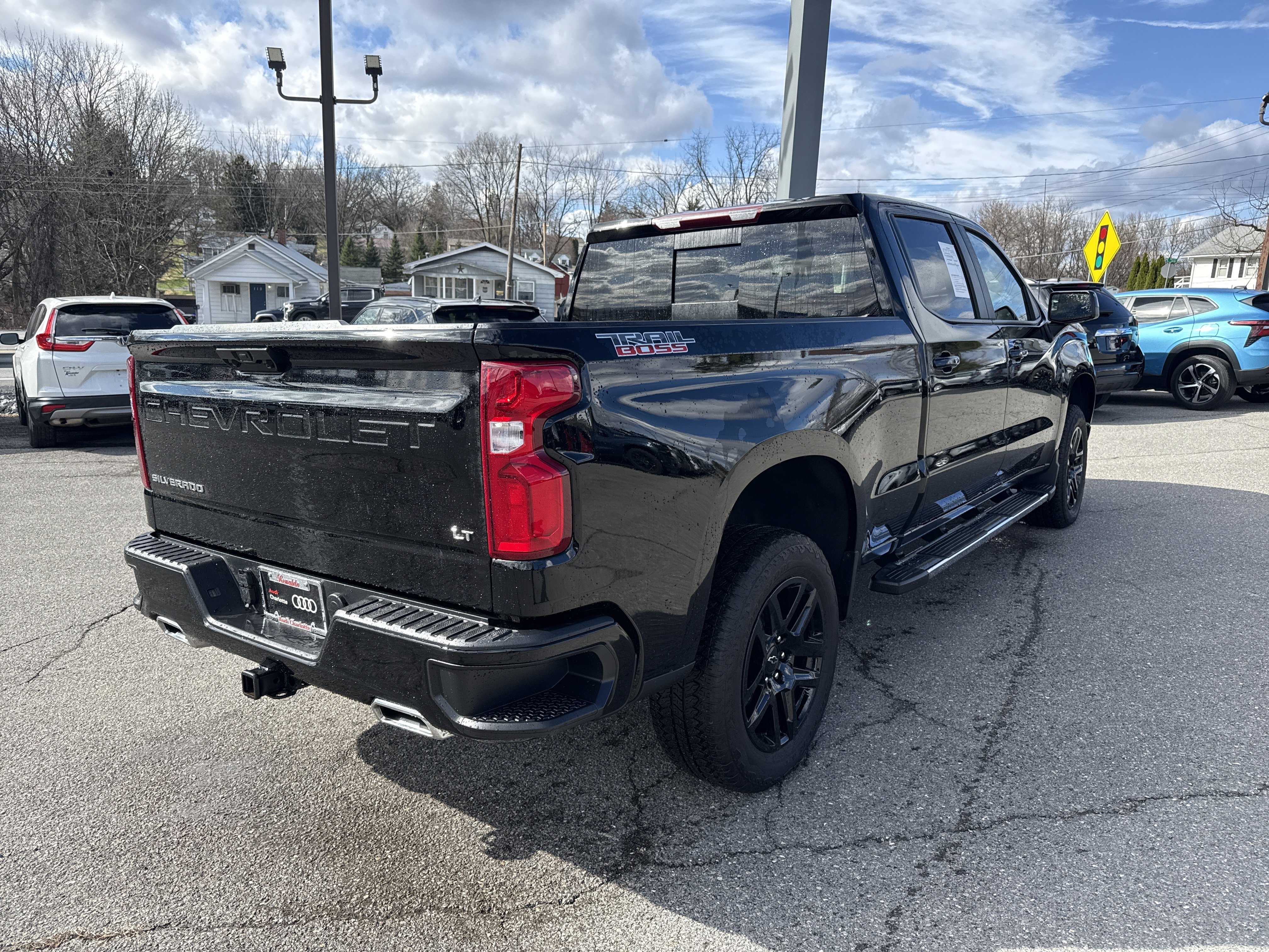 Used 2025 Chevrolet Silverado 1500 LT Trail Boss w/ Convenience Package II image 3