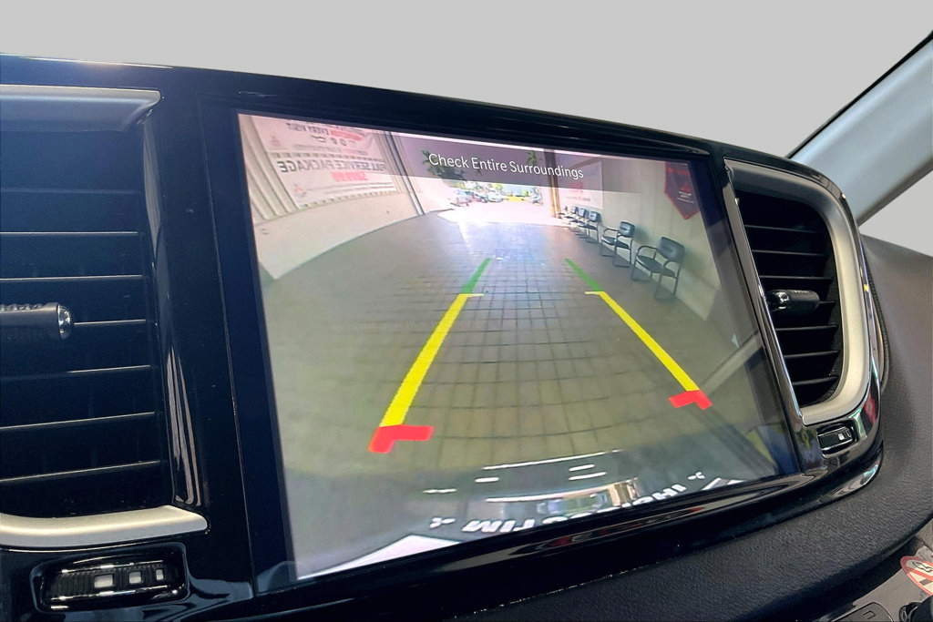 Used 2024 Chrysler Pacifica Touring-L FWD image 12