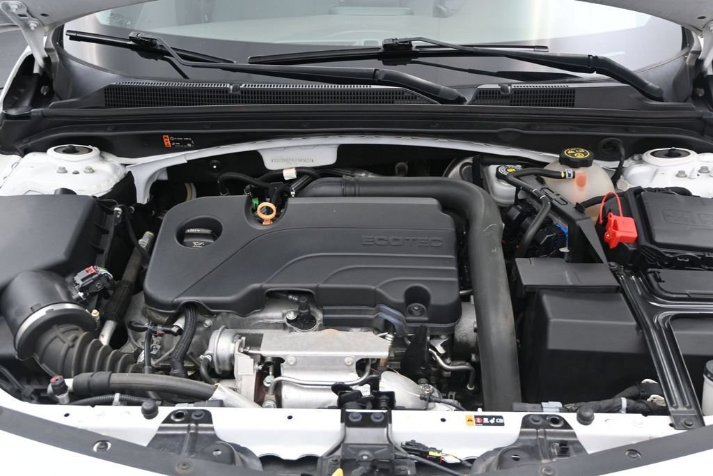 Used 2020 Chevrolet Malibu LT FWD image 16