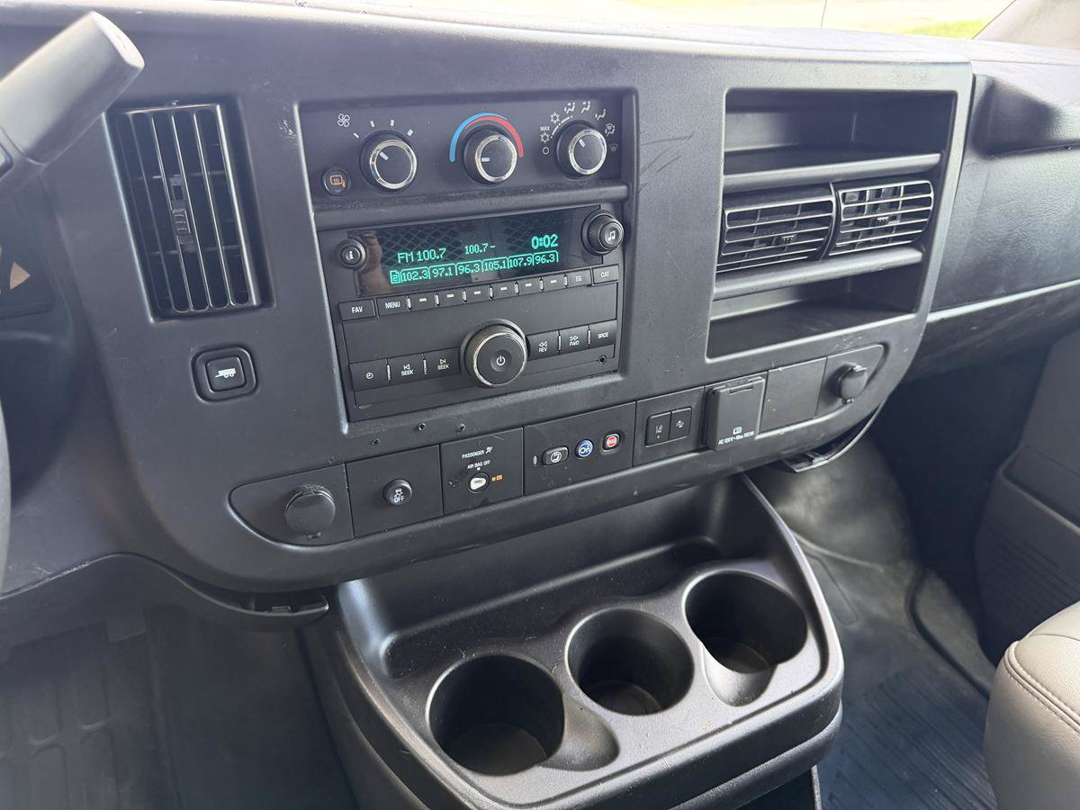 Used 2025 GMC Savana 3500 RWD image 16