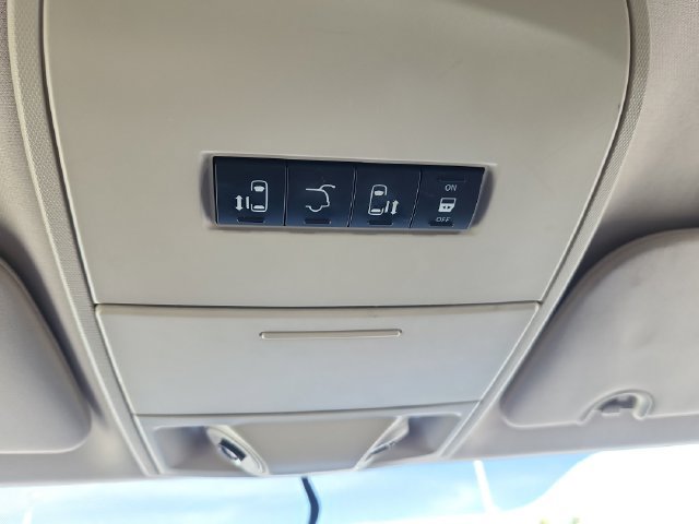 Used 2013 Chrysler Town & Country Touring FWD image 48