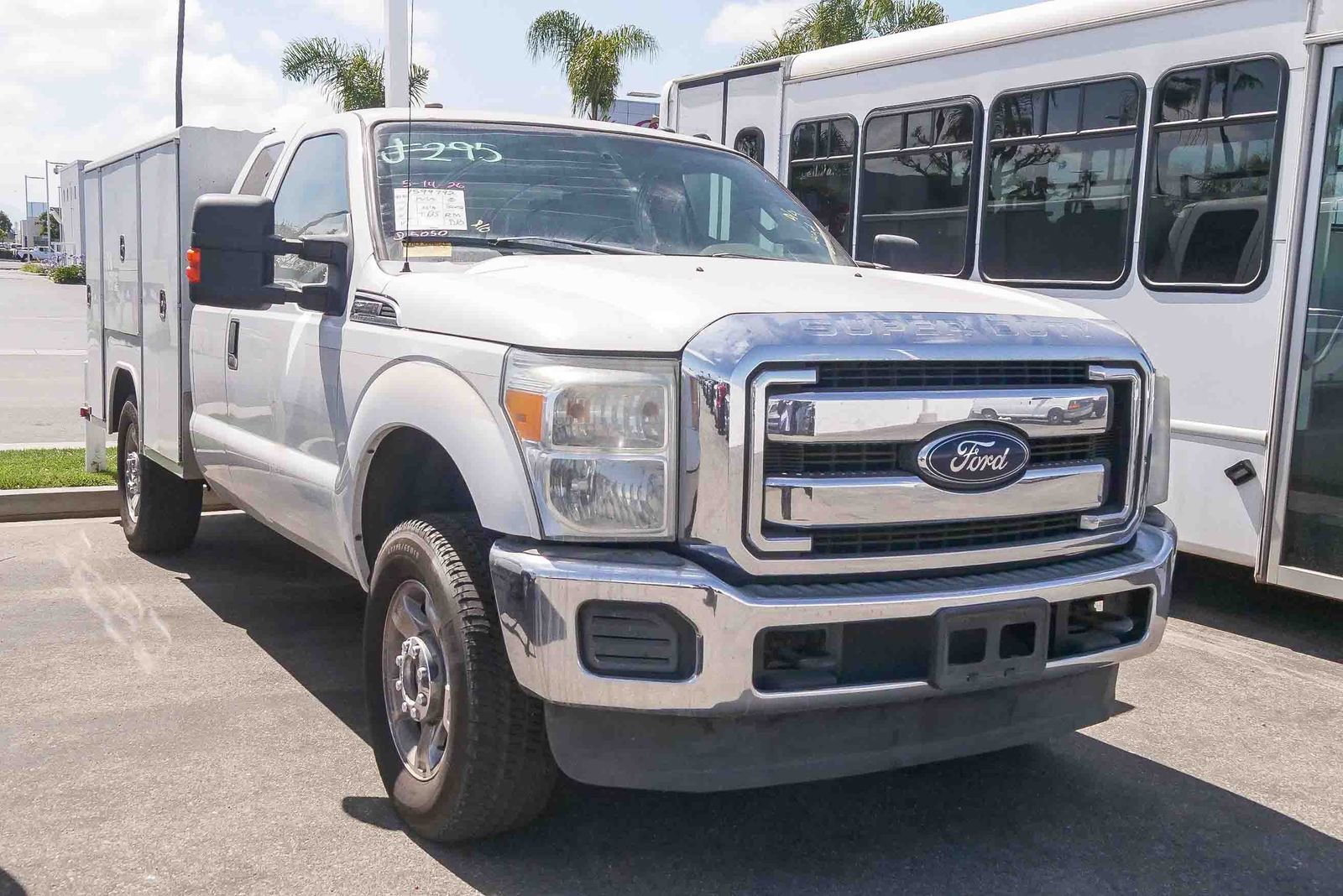 Used 2015 Ford F550 2WD Regular Cab Super Duty image 3