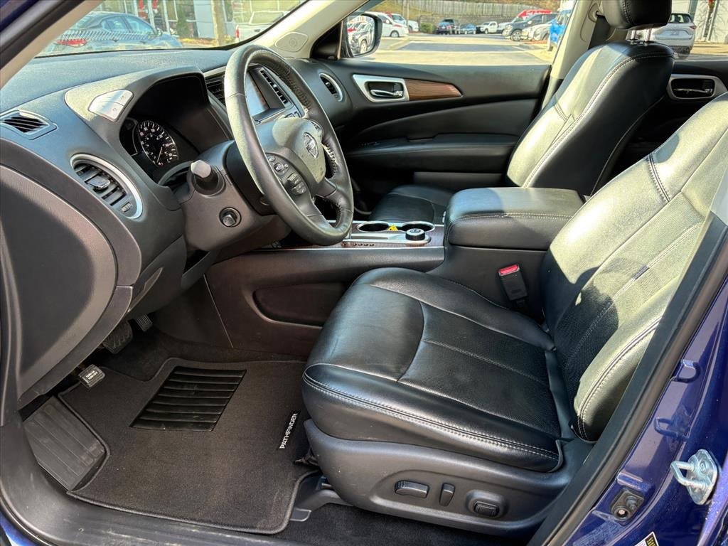 Used 2019 Nissan Pathfinder Platinum w/ Cargo Package image 17