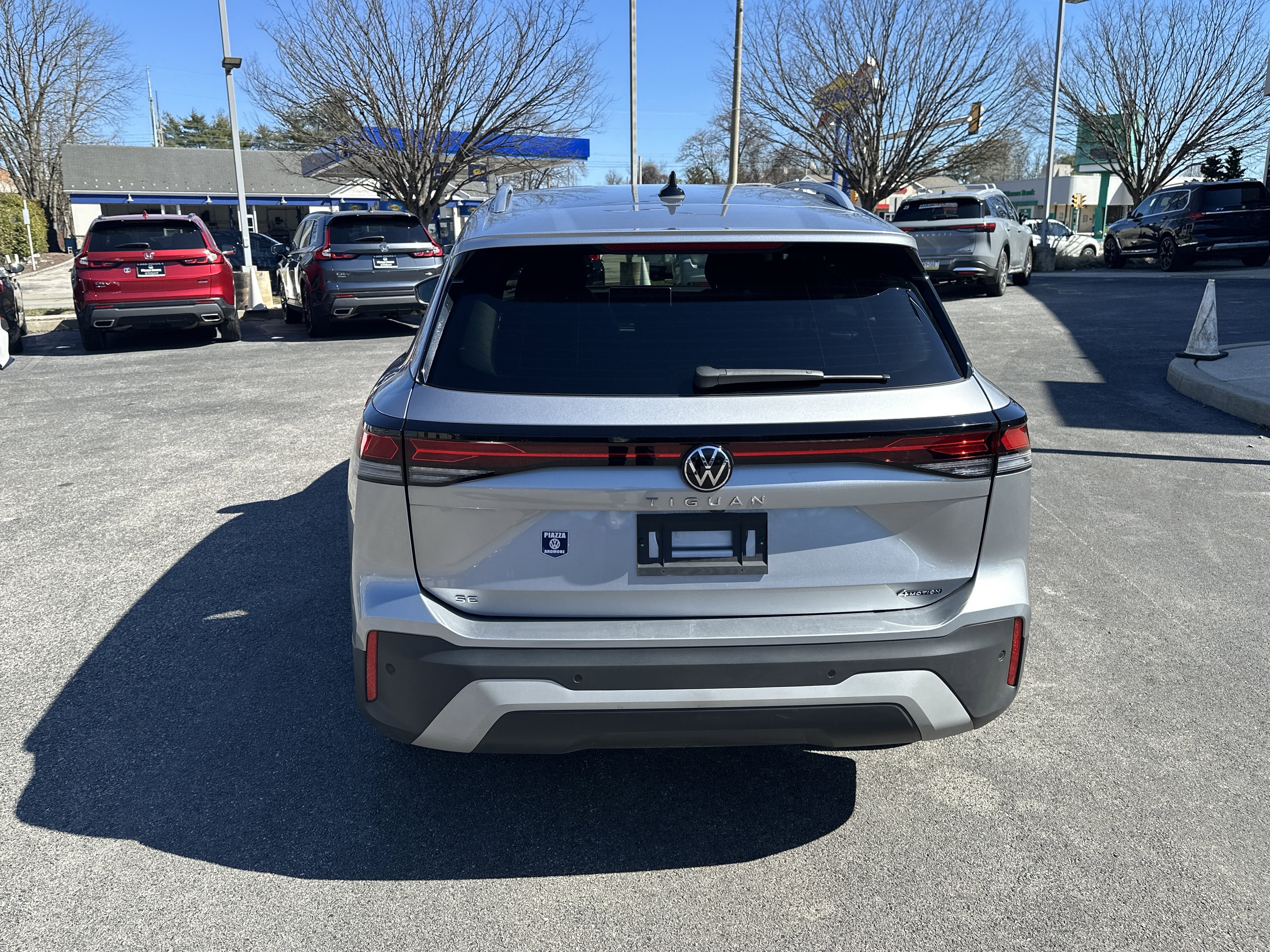 Certified 2025 Volkswagen Tiguan SE image 6