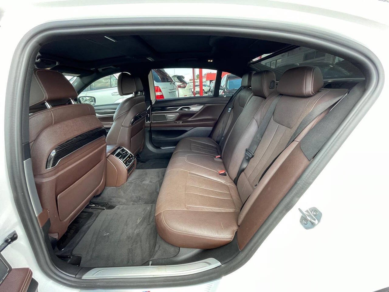 Used 2017 BMW 740i RWD image 10