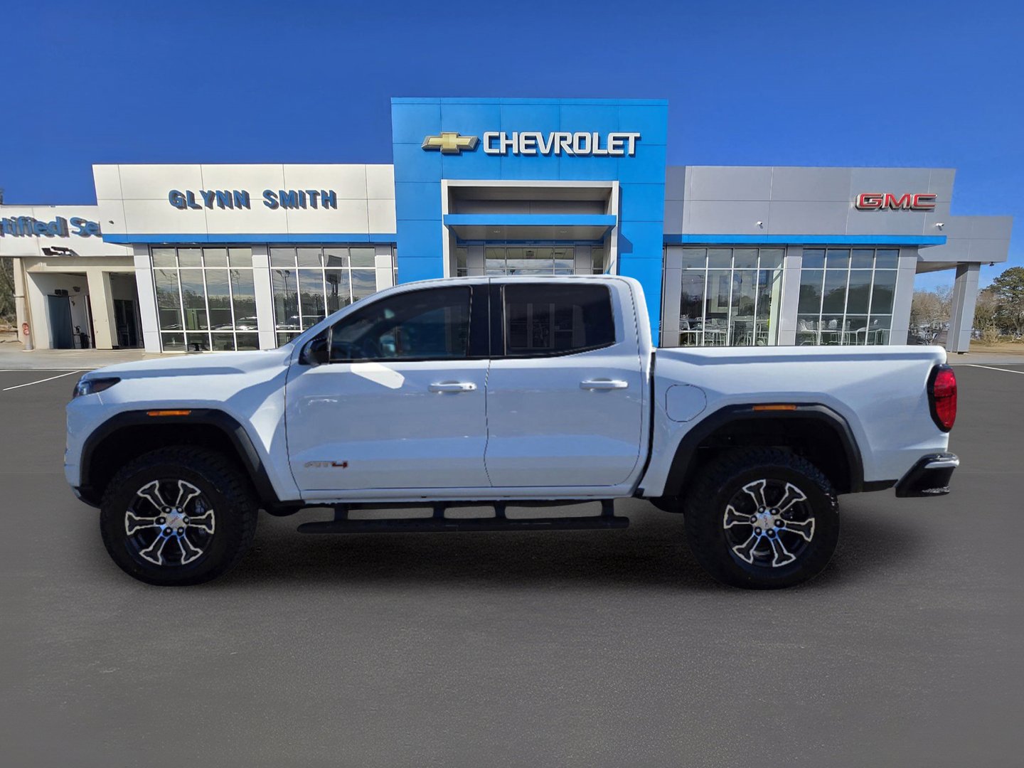 Used 2024 GMC Canyon AT4 w/ Technology Package AWD/4WD image 8