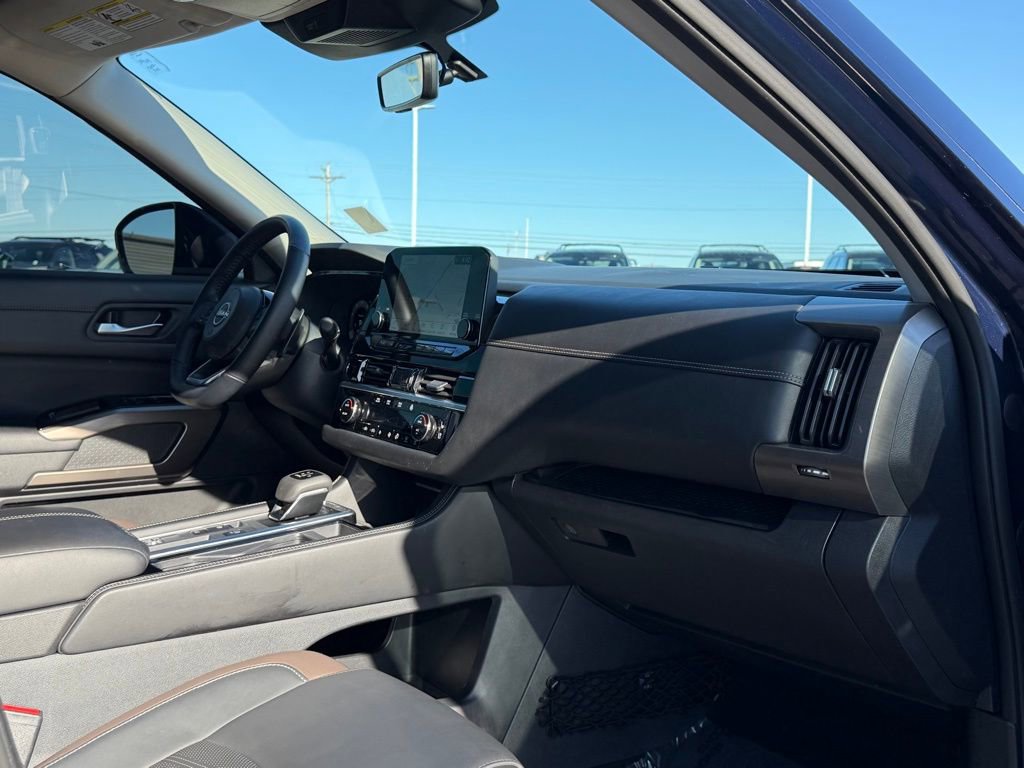 Used 2025 Nissan Pathfinder Platinum image 25
