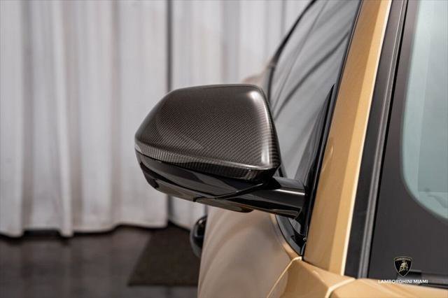 Used 2025 Lamborghini Urus SE AWD/4WD image 4
