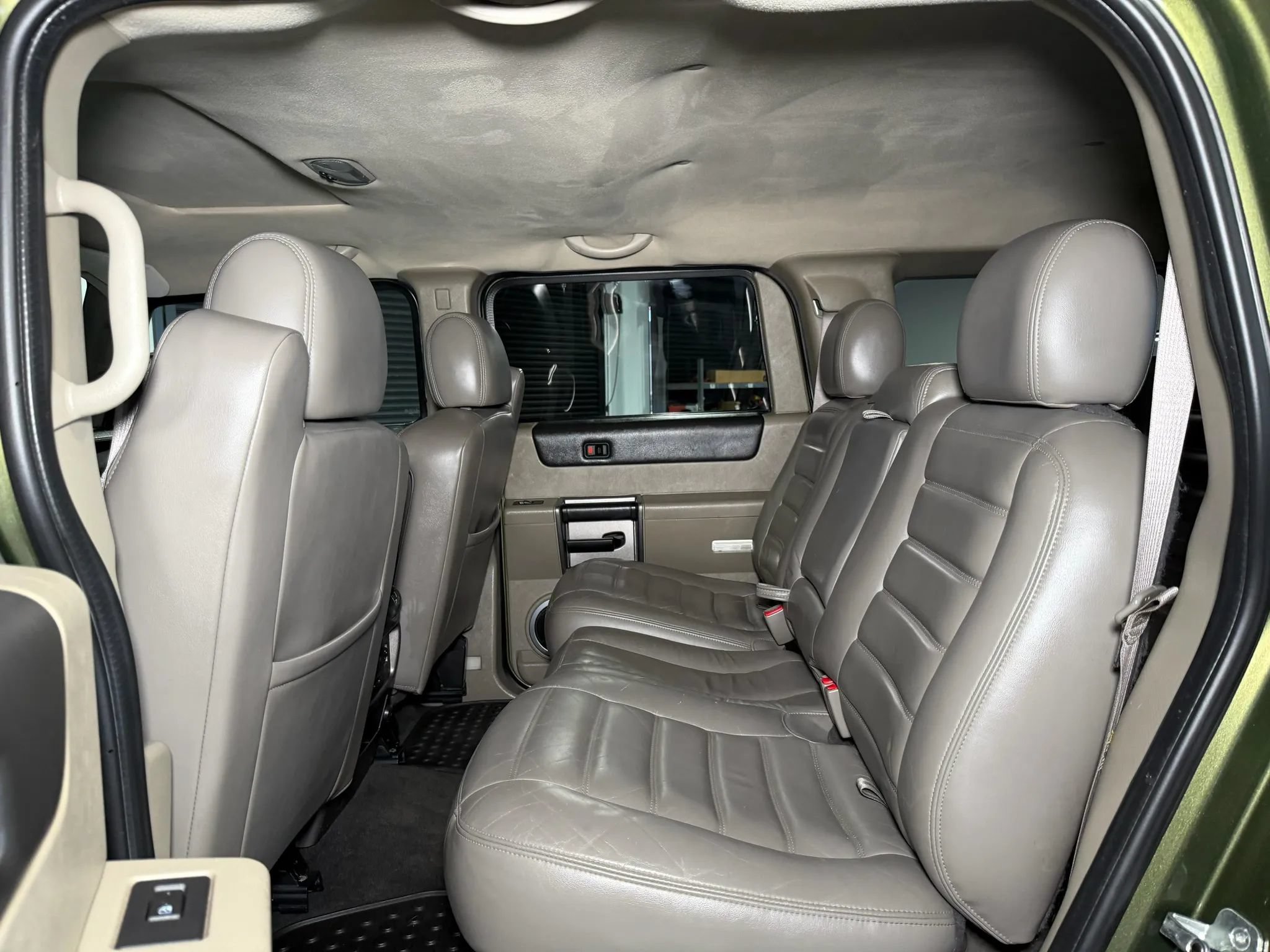 Used 2004 HUMMER H2 w/ Preferred Equipment Group AWD/4WD image 33