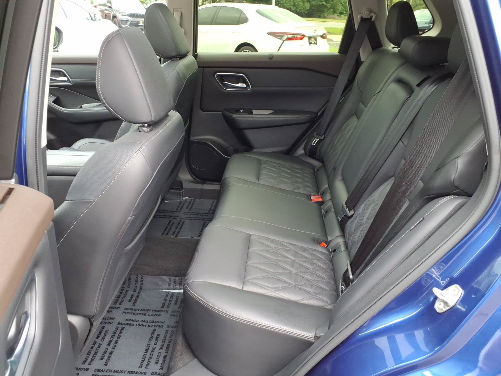 Used 2023 Nissan Rogue Platinum AWD/4WD image 7