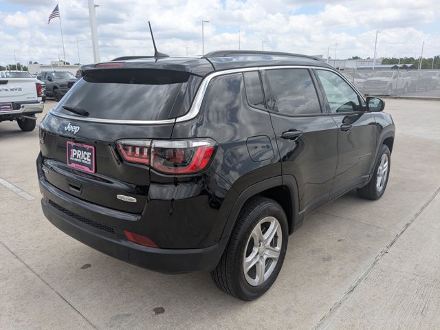 Used 2023 Jeep Compass Latitude AWD/4WD image 5