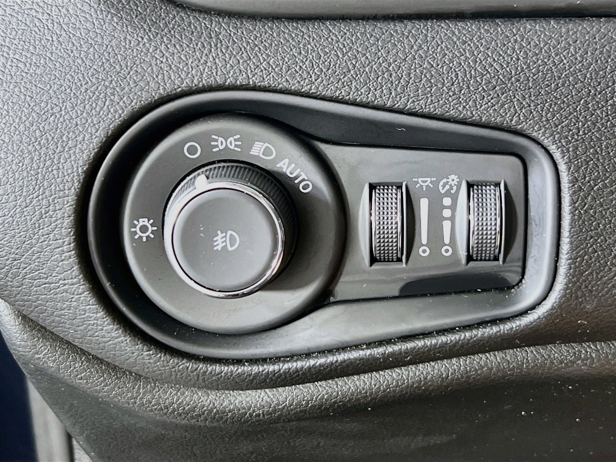 Used 2023 Jeep Renegade Latitude w/ Sun/Sound Group AWD/4WD image 10