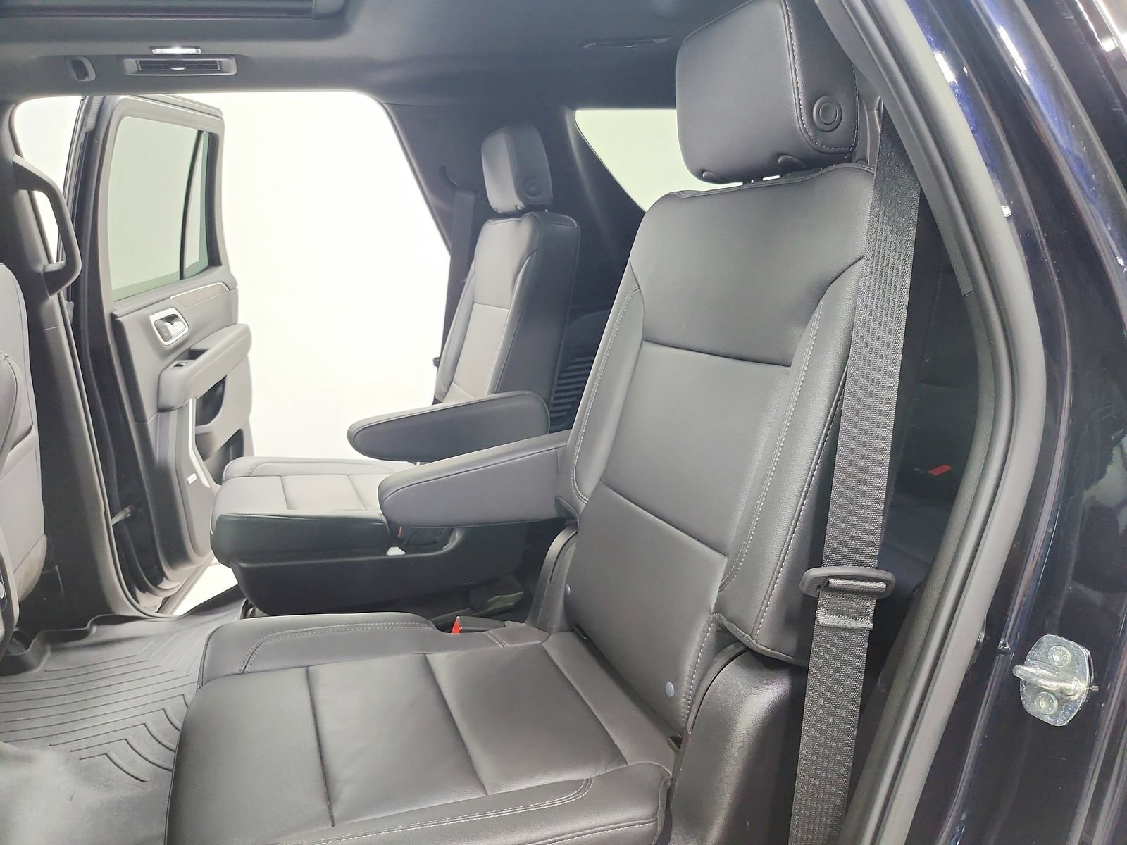 Used 2022 Chevrolet Tahoe LT w/ Luxury Package AWD/4WD image 37