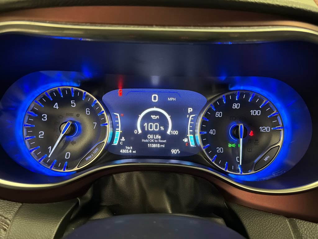 Used 2019 Chrysler Pacifica Limited w/ Tire & Wheel Group FWD image 37