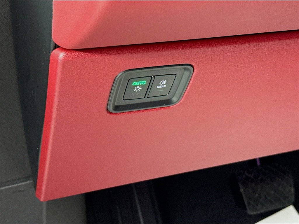 Used 2025 Porsche Macan Electric image 11