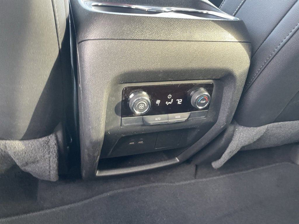 Used 2025 Chevrolet Traverse LT image 24