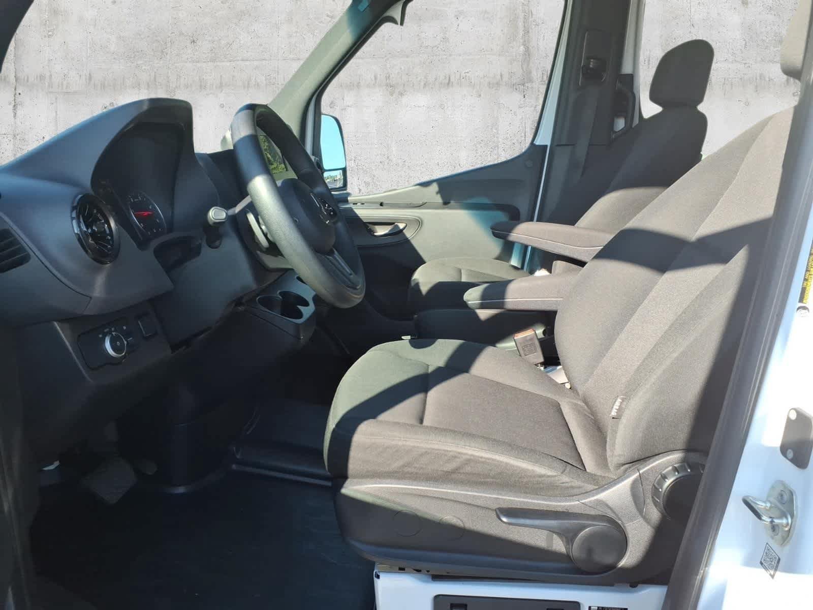Used 2024 Mercedes-Benz Sprinter 2500 image 4