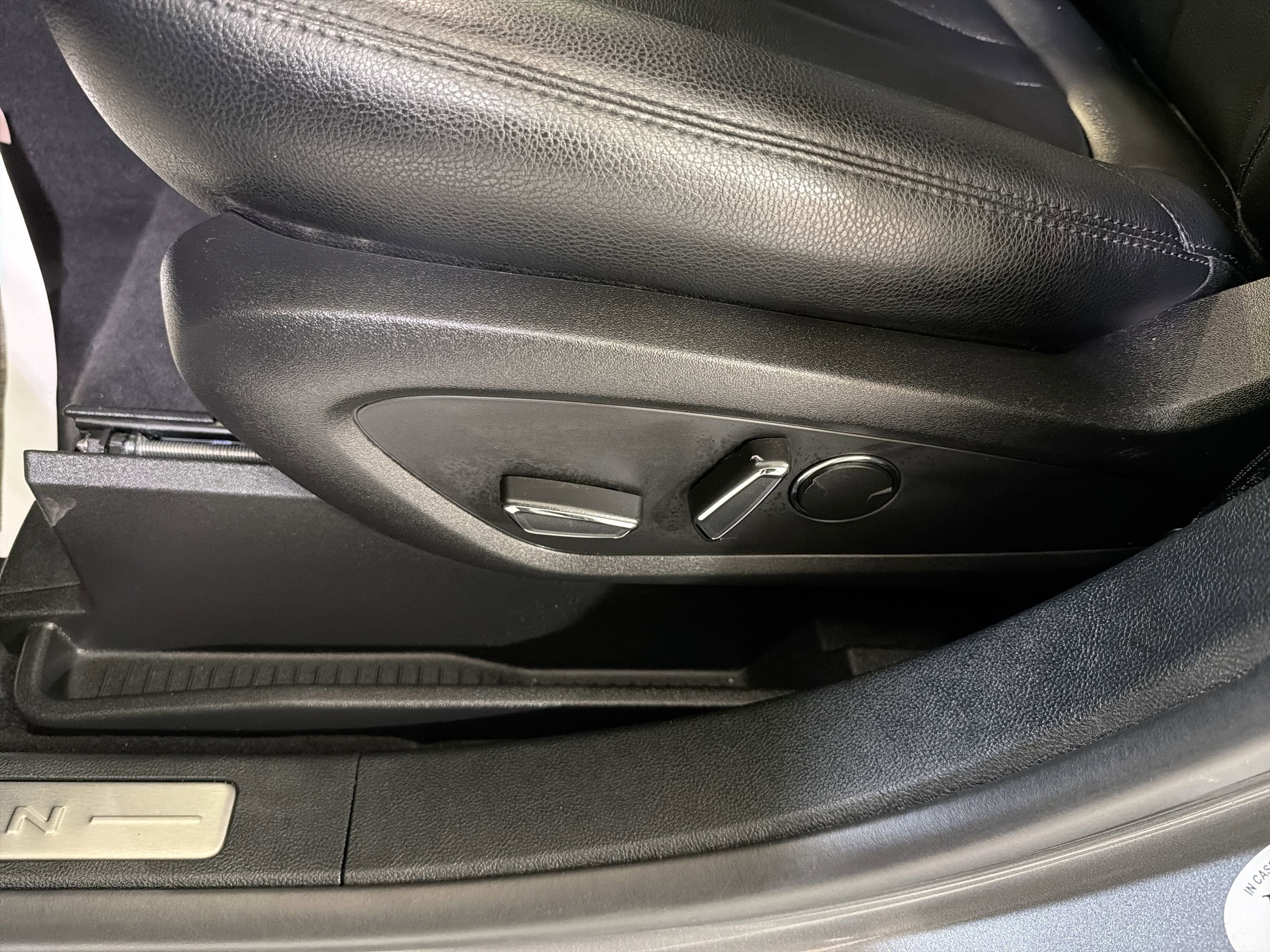 Used 2023 Lincoln Nautilus AWD w/ Premium Package image 11