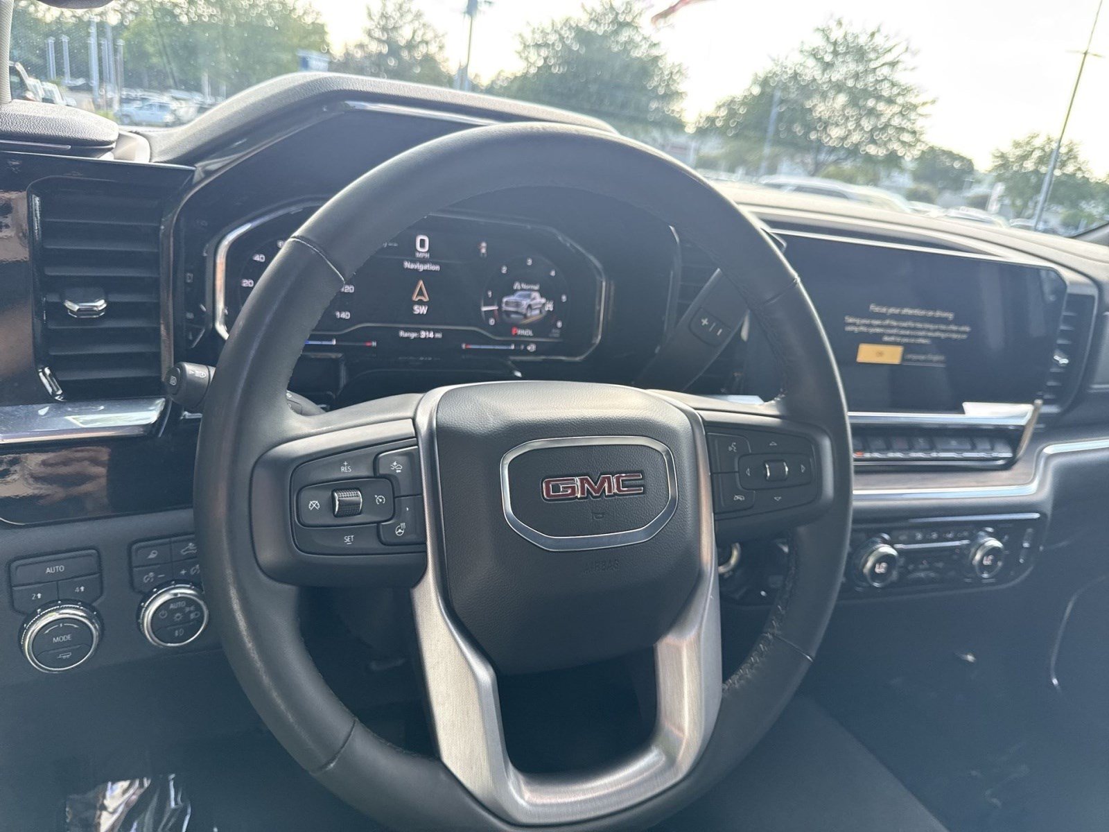 Used 2025 GMC Sierra 1500 SLT AWD/4WD image 16