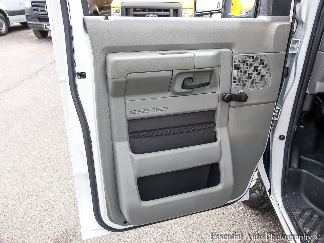 Used 2017 Ford E-350 and Econoline 350 Super Duty RWD image 13