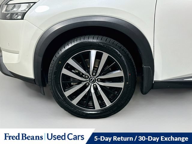 Certified 2024 Nissan Pathfinder Platinum w/ Black Appearance Package AWD/4WD image 40