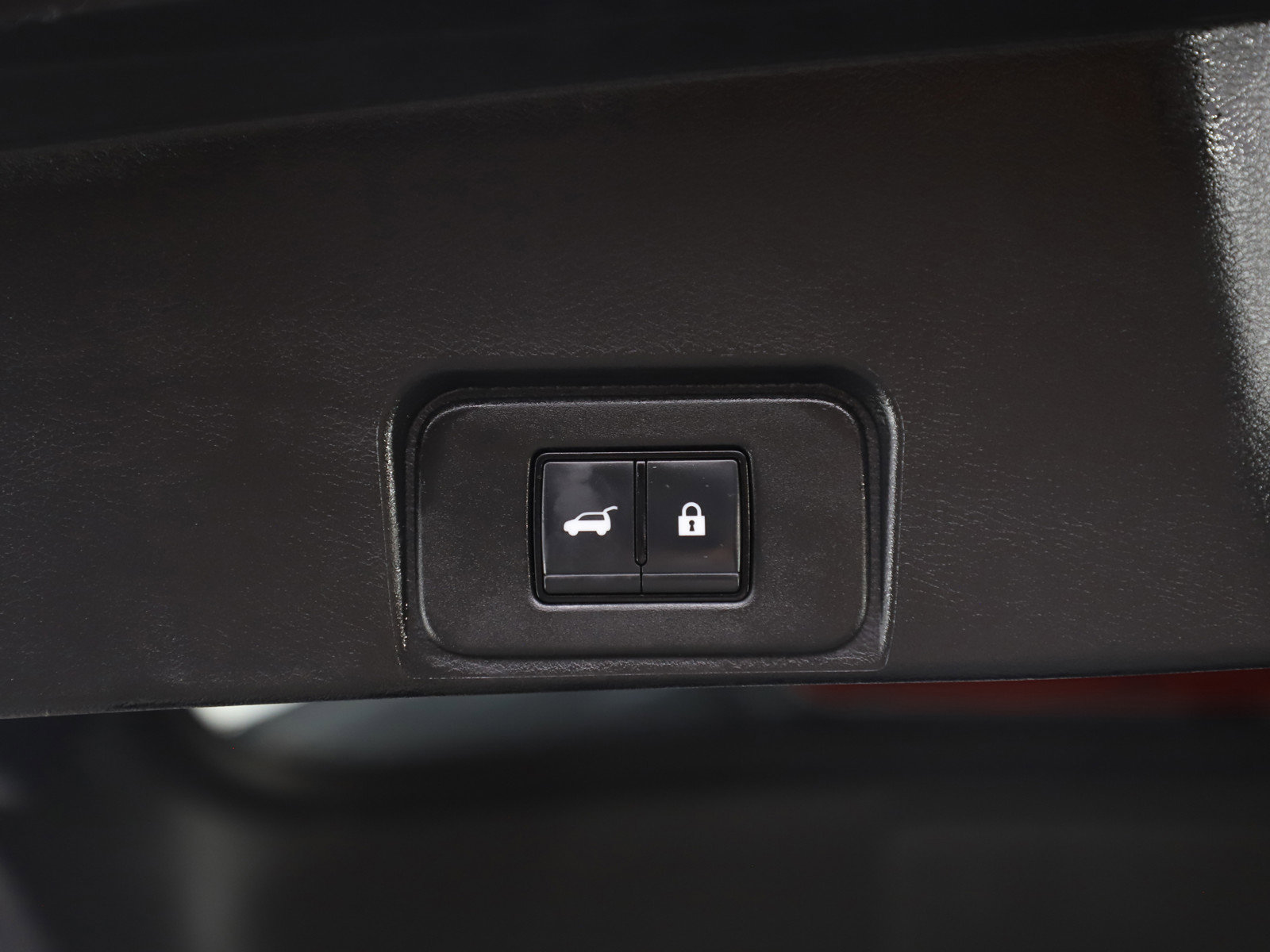 Used 2025 Nissan Rogue SV image 17