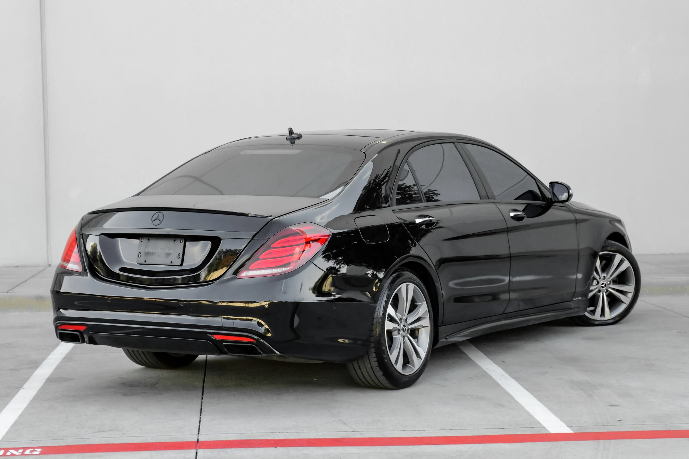 Used 2016 Mercedes-Benz S 550 4MATIC Sedan w/ Sport Package image 4