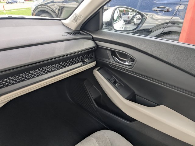 Used 2023 Honda Accord EX image 17