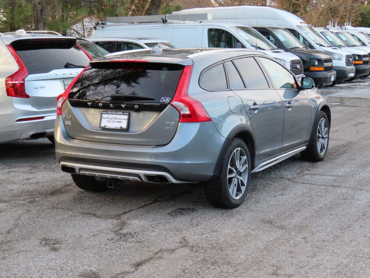 Used 2017 Volvo V60 T5 Cross Country w/ Climate Package image 5
