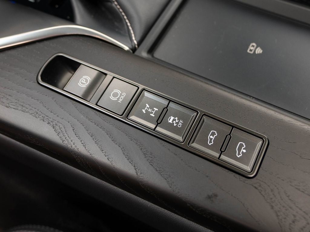 Used 2024 Lexus LX 600 4WD w/ Appearance Package image 31